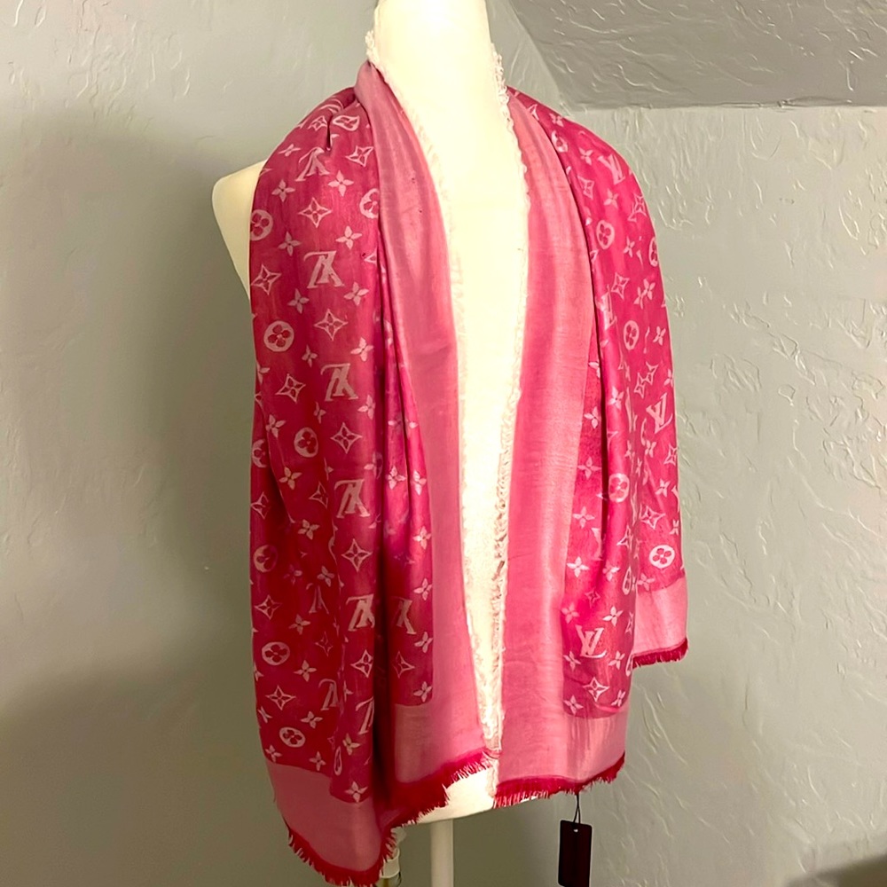 NEW Louis Vuitton Pink Scarf / Wrap